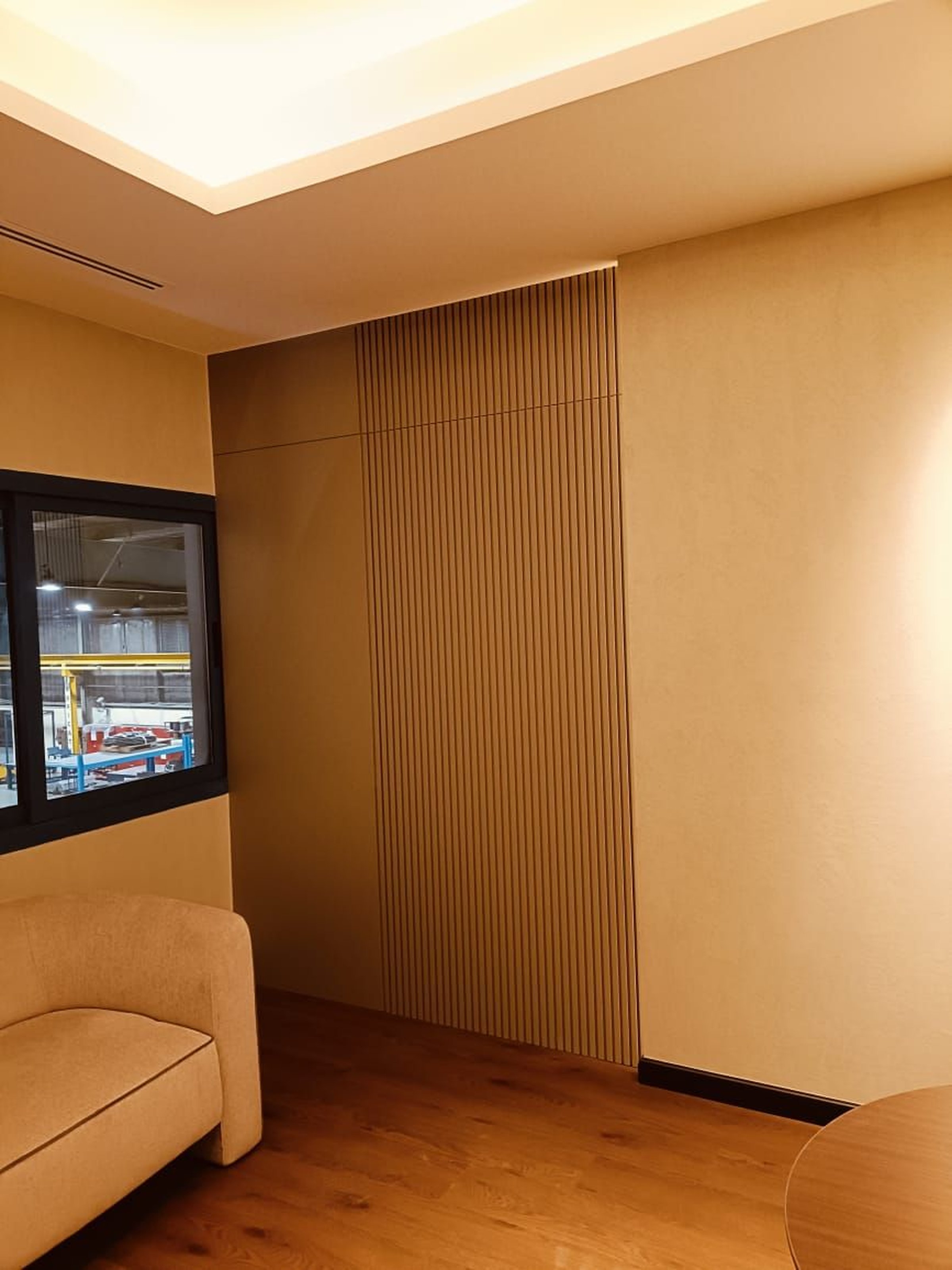 Falcon DIP Gallery Image 1